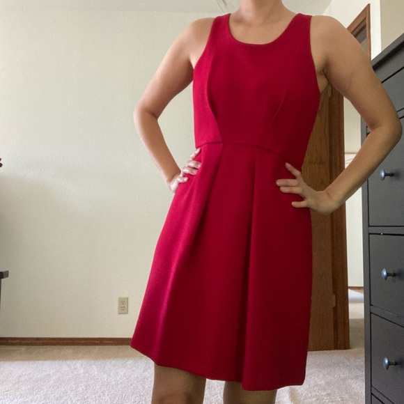 Cute red dress - Picture 3 of 3